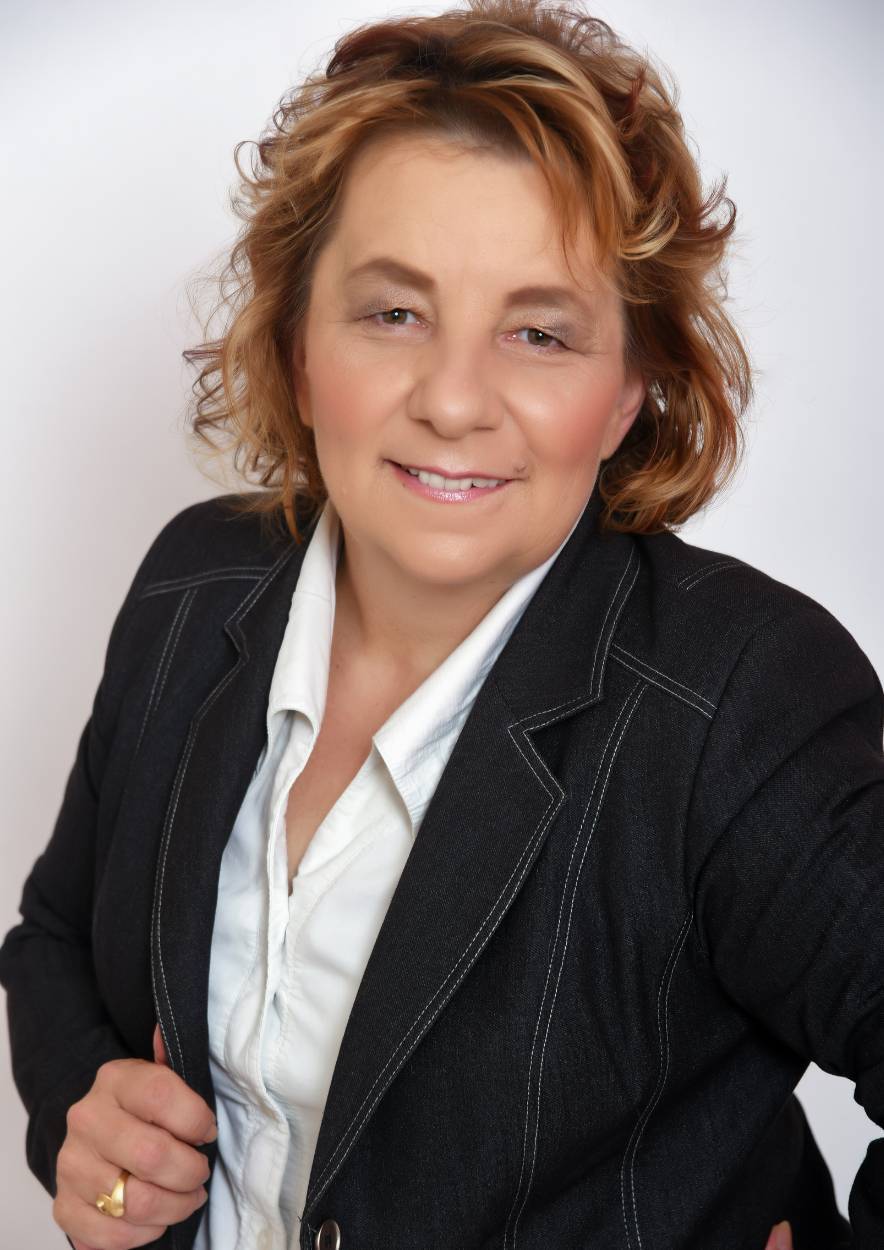 Cziráki Móni pénzügyi, biztosítási, befektetési szakértő