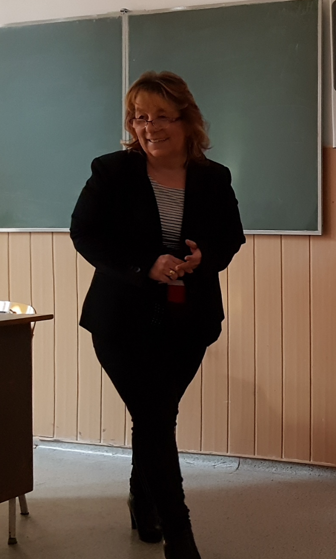 Cziráki Móni pénzügyi szakértő